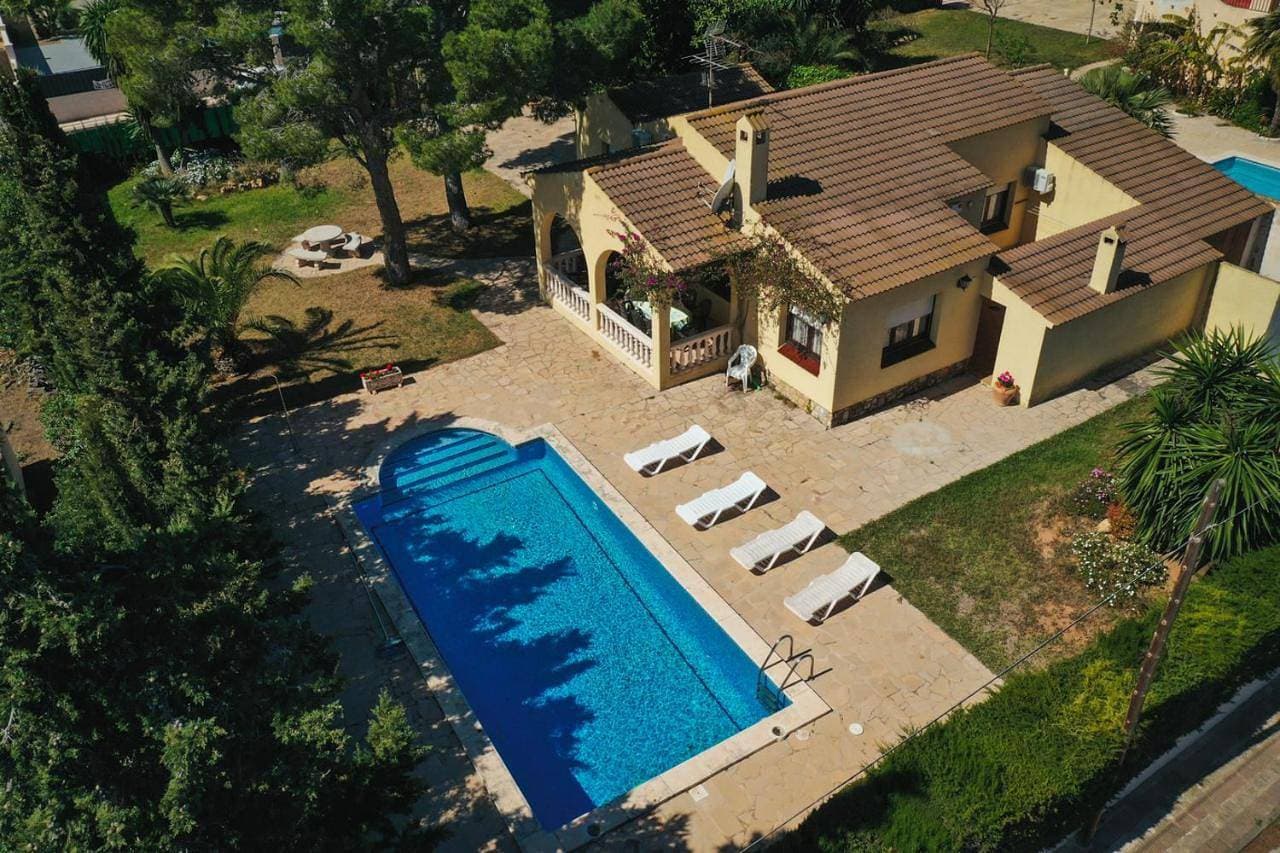 Foto 2 von 40: Villa