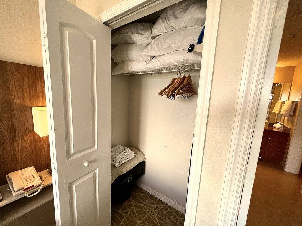 Foto 10 von 23: Premium-Universal Studios King Bed Resort Suite, Free Parking,Full Kitchen, Pool