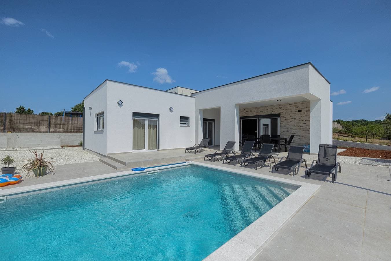 Foto 2 von 43: Villa Leny mit Pool und Grill