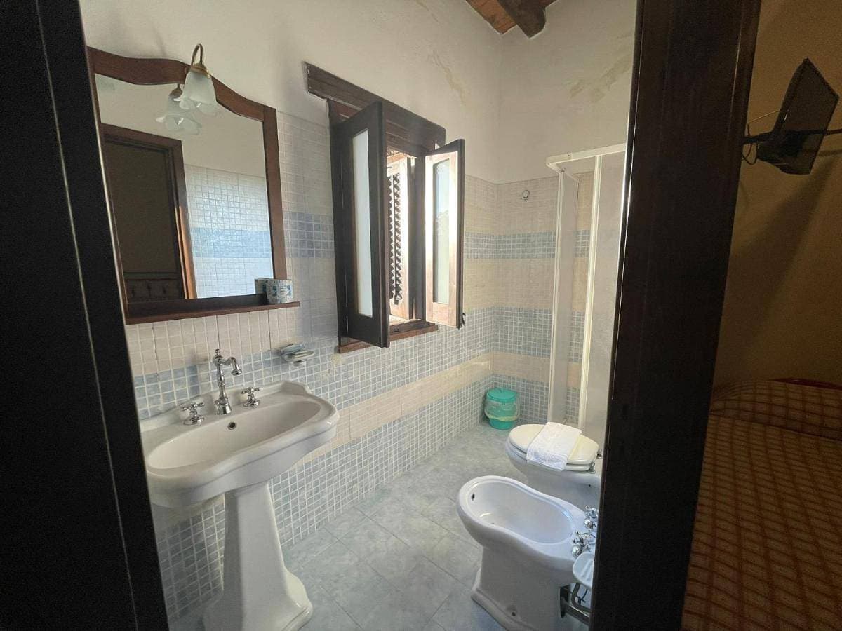 Foto 4 von 14: Double Room with Private Bathroom