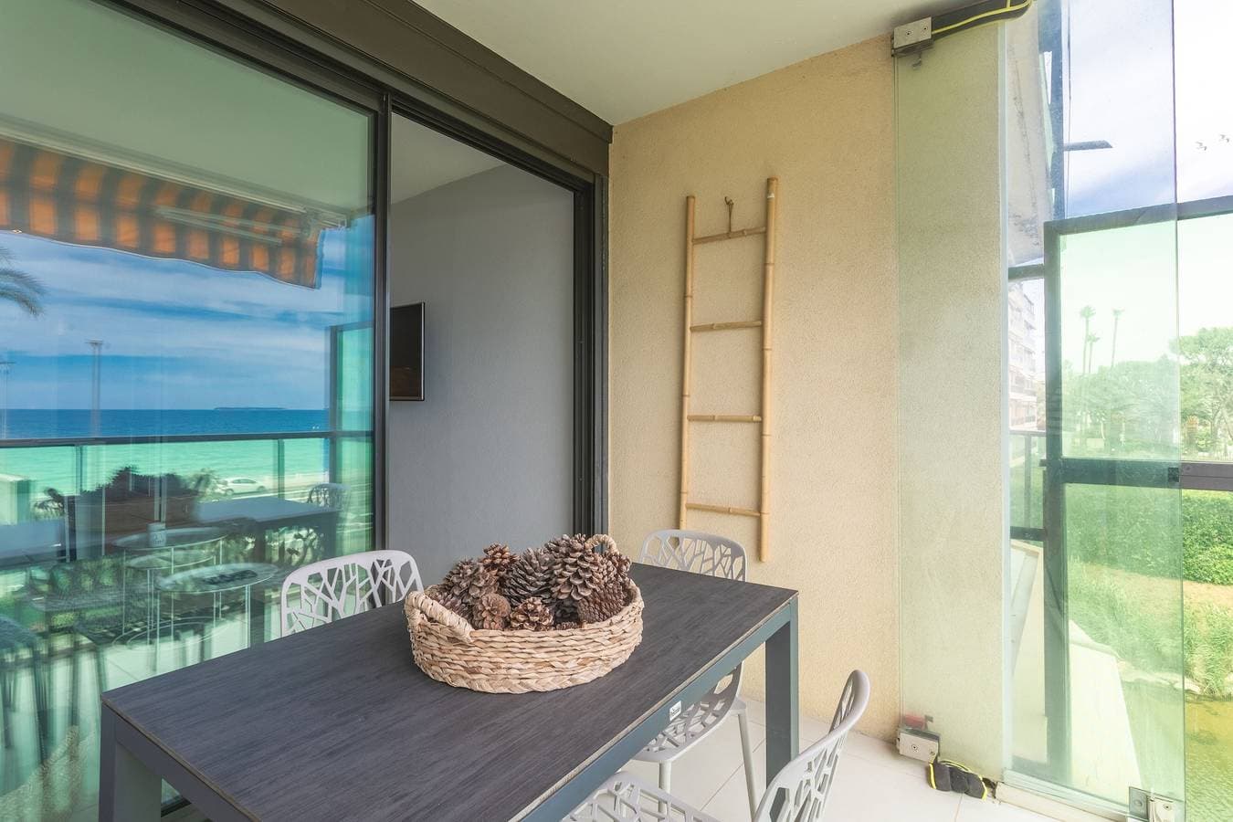 Foto 8 von 27: London Cannes – Gemütliches Apartment mit Meerblick, 10 Min. zum Zentrum