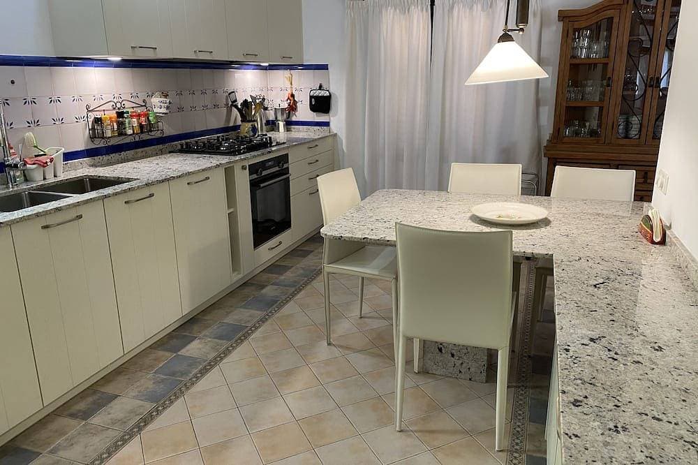 Foto 10 von 26: Abgeschiedene Villa mit Panoramablick, privatem beheiztem Pool und kostenlosem Internet.