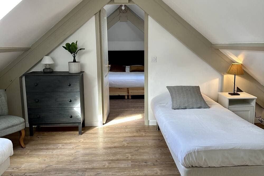 Foto 5 von 30: Villa-Superior-Ensuite mit Badewanne und Dusche-Meerblick