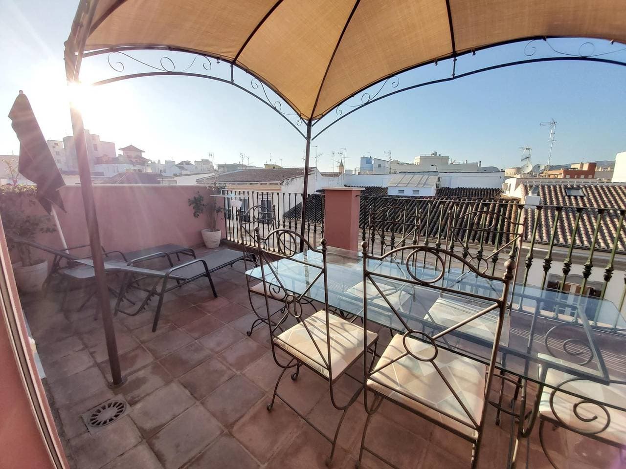 Foto 11 von 32: Ferienwohnung für 4 Personen mit Terrasse