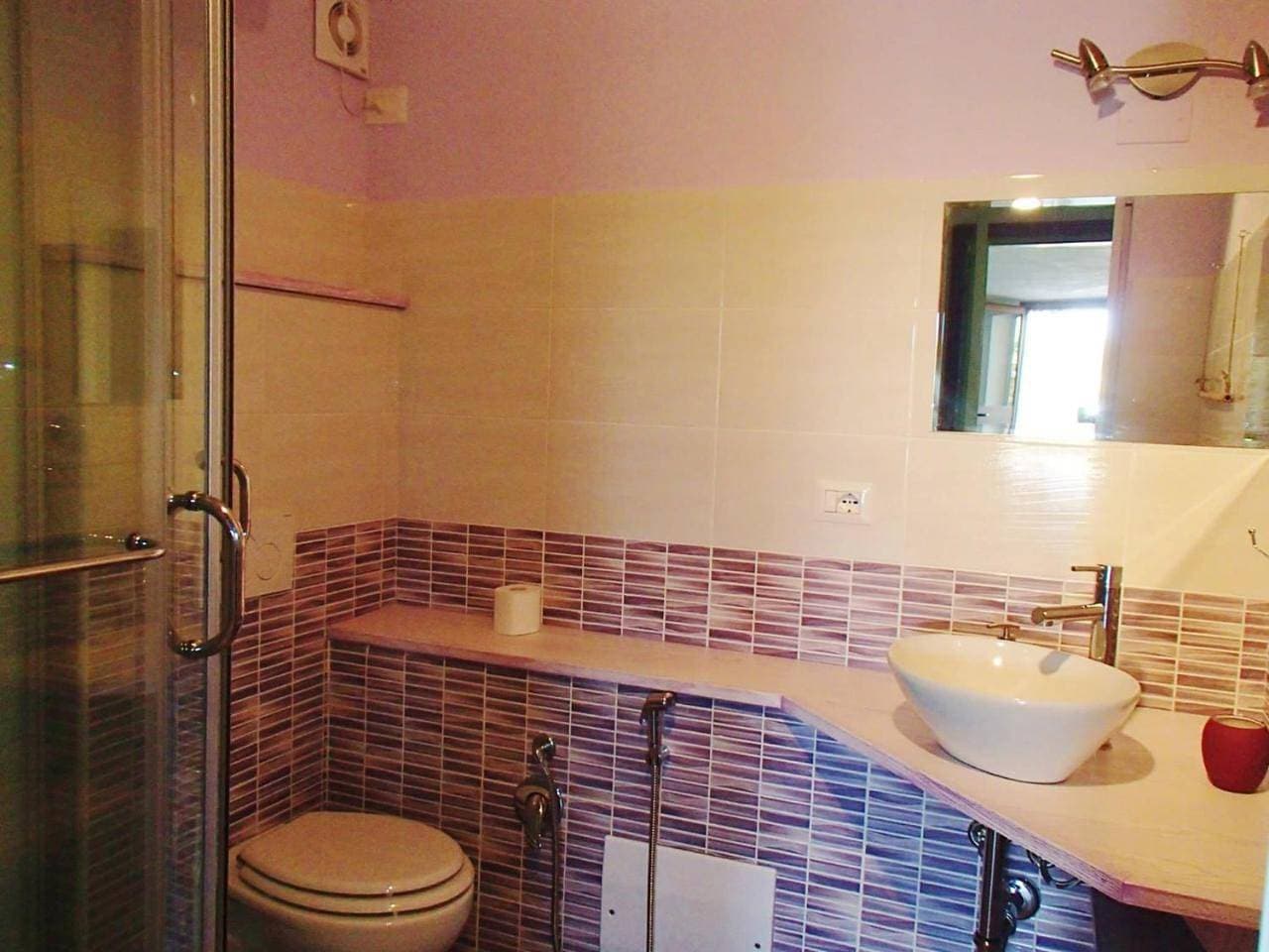 Foto 9 von 10: Double Room with Private Bathroom
