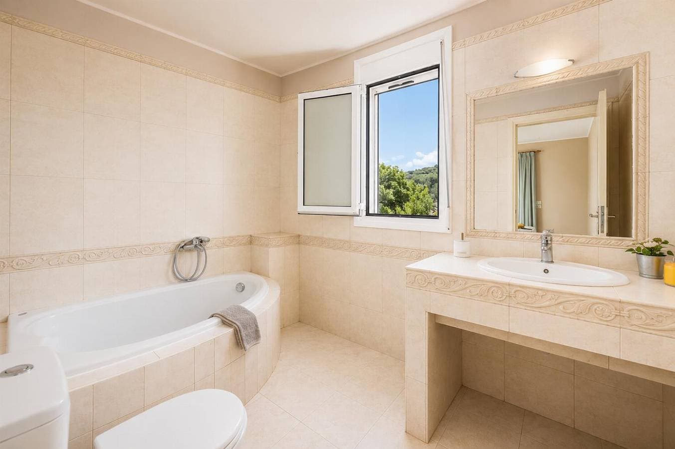 Foto 13 von 30: Villa für 8 Personen mit Balkon
