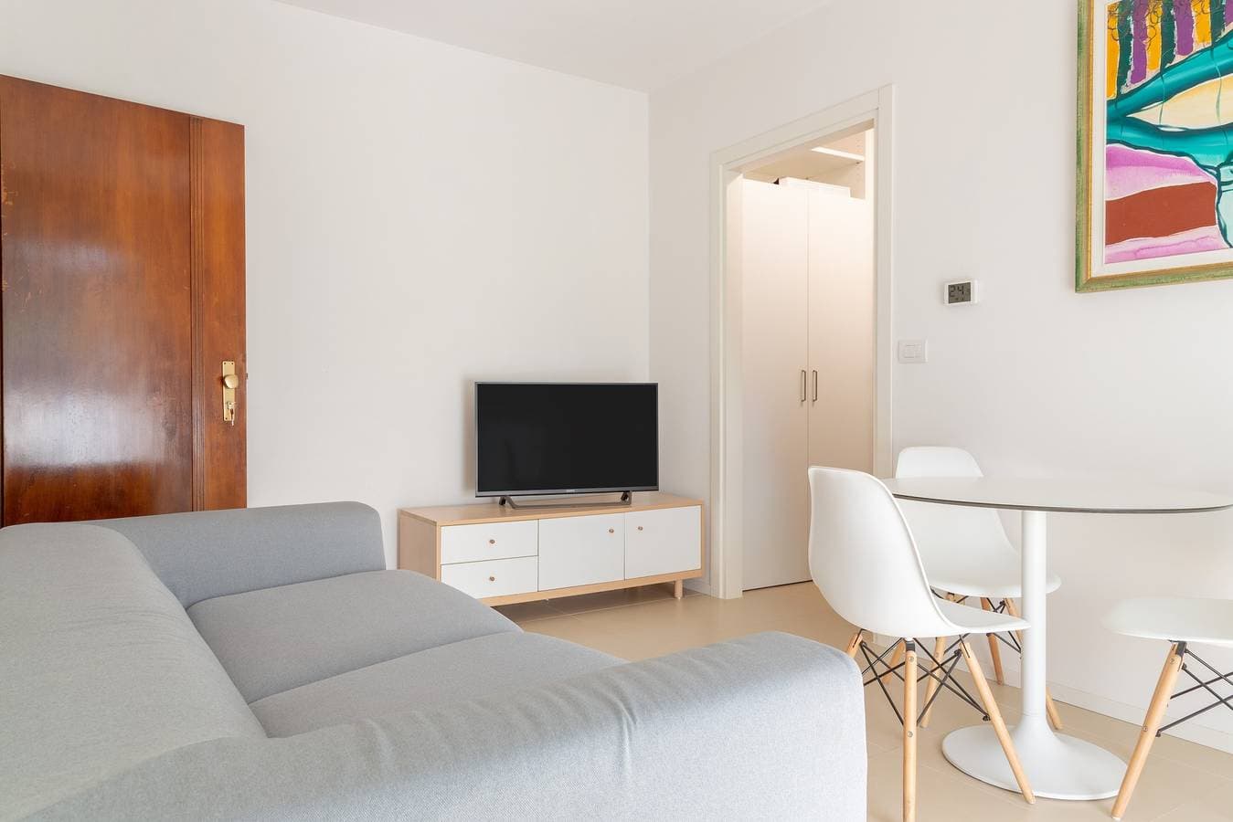 Foto 9 von 27: Moderne Ferienwohnung "Baseventuno 3" mit Pool