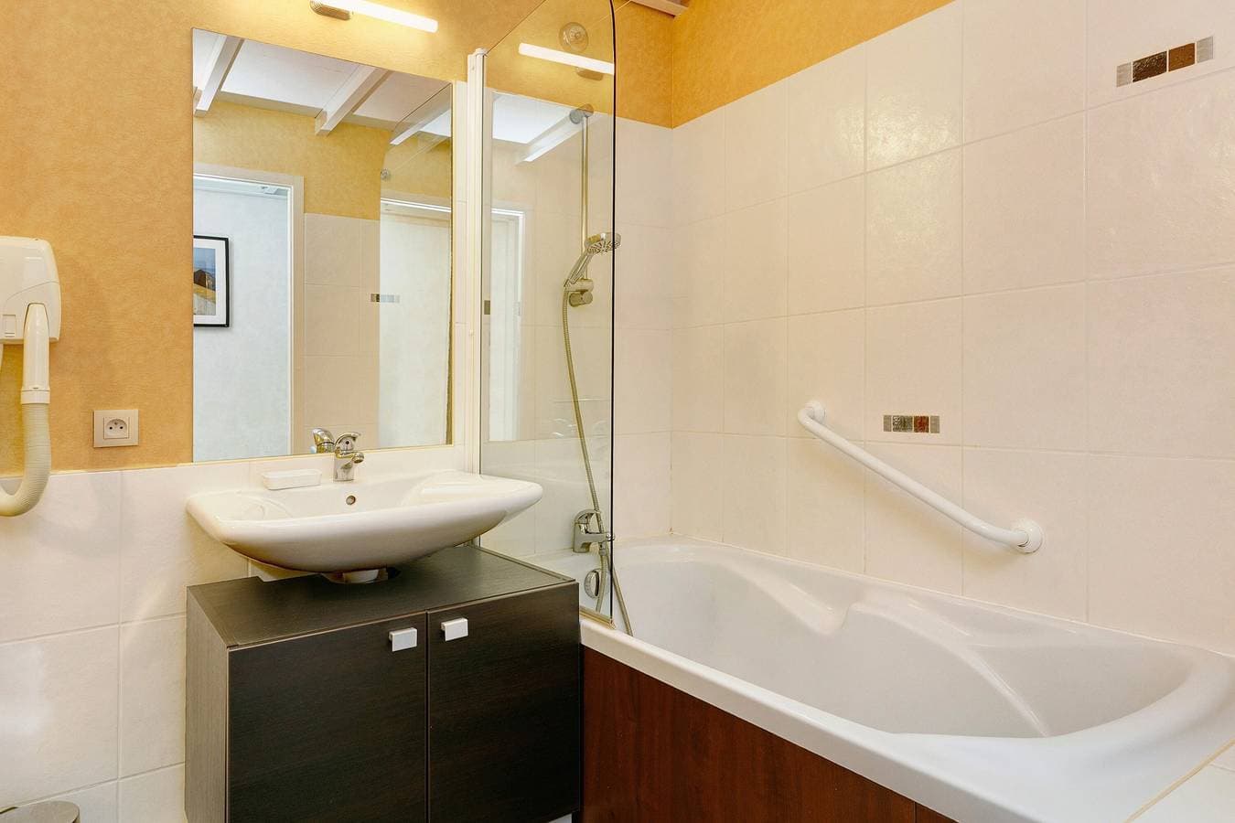 Foto 5 von 22: Apartment mit Meerblick, Gemeinschaftspool und privatem Balkon