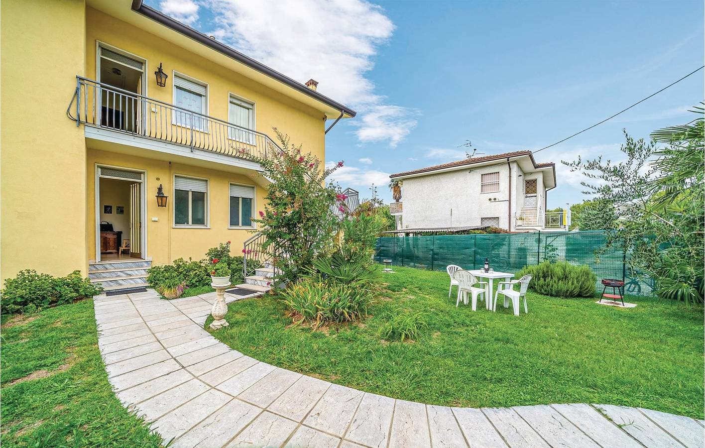 Rückzugsort am Gardasee - Pool, Terrasse, & Parkplatz (71 Zeichen) 1