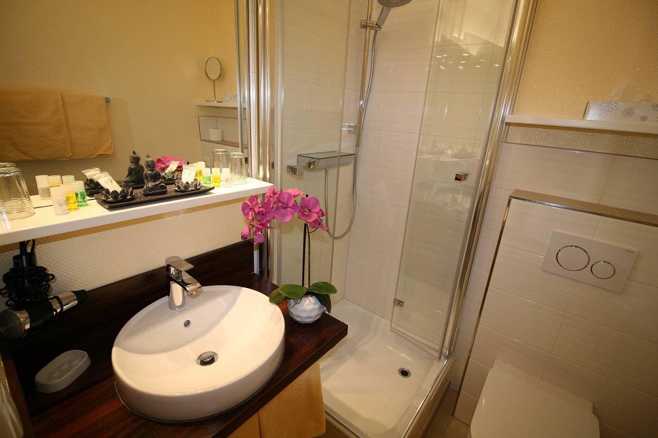 Foto 7 von 22: Hotel Modena - Doppelzimmer in traditionsreicher Jugendstilvilla