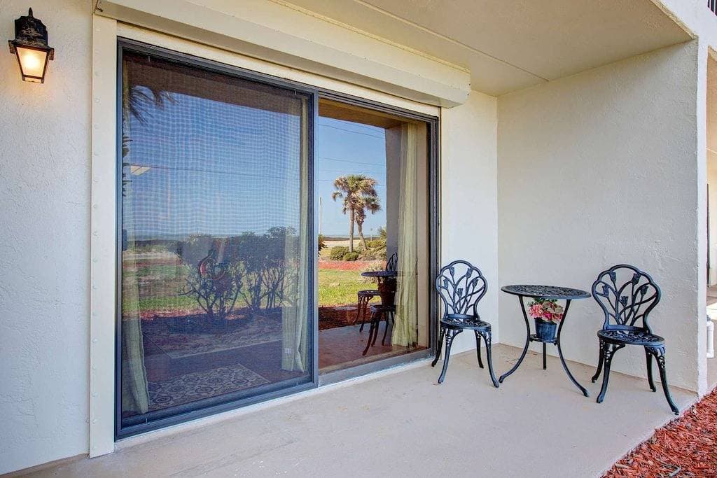 Foto 7 von 30: Warme einladende 1. Etage OceanFront Unit-Pool, Tiefgarage, keine Drive Bch, gratis WIFI!