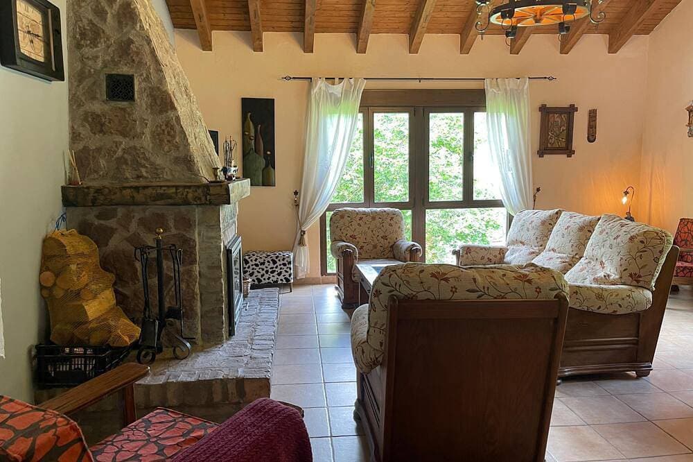 Casa Trasgu Para 8 Personas en Tornín, Cangas de Onís 1