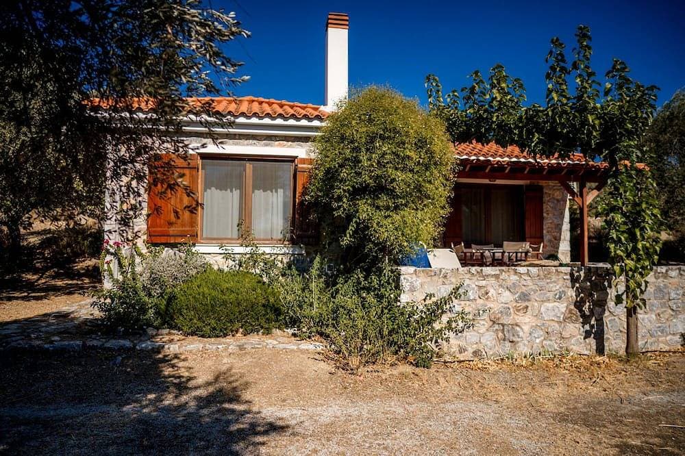 Foto 8 von 22: Traditional Architecture Stone House in Seafront Olive Grove