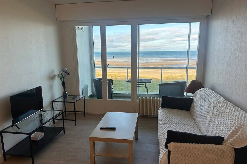 2-Zimmer-Wohnung mit Meerblick, Loggia, Parkplatz und voller Ausstattung 1