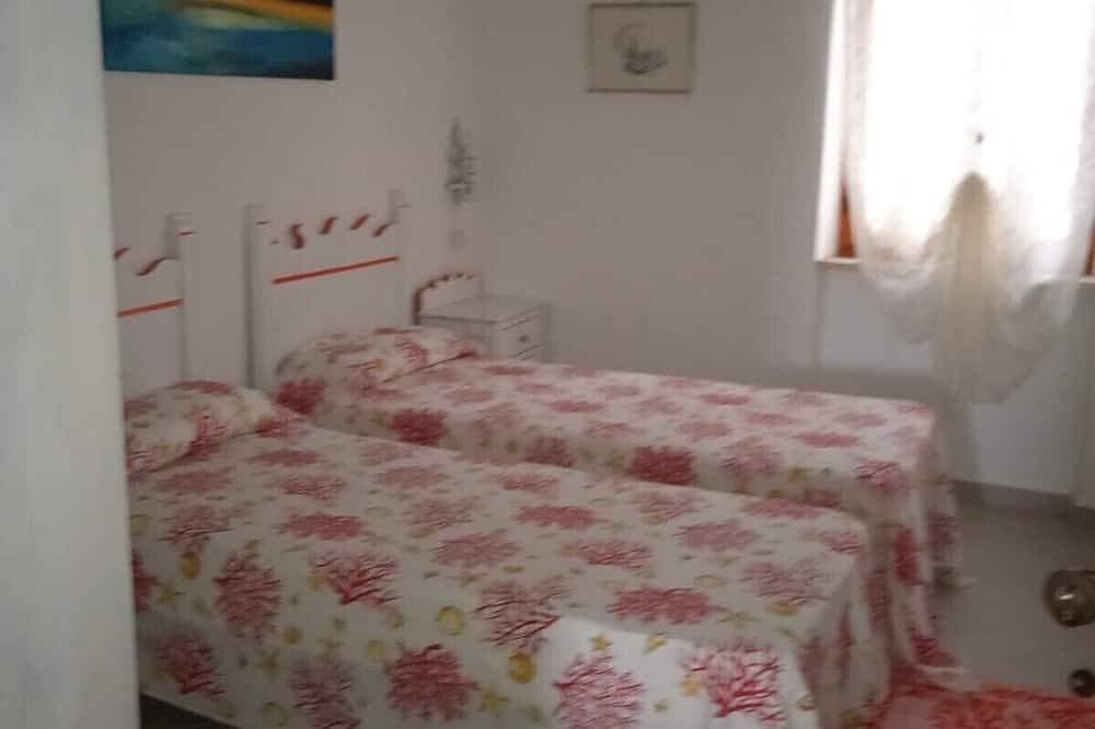 Foto 2 von 26: Unabhängige Villa mit großem Garten und Pool 50 Meter vom Meer entfernt