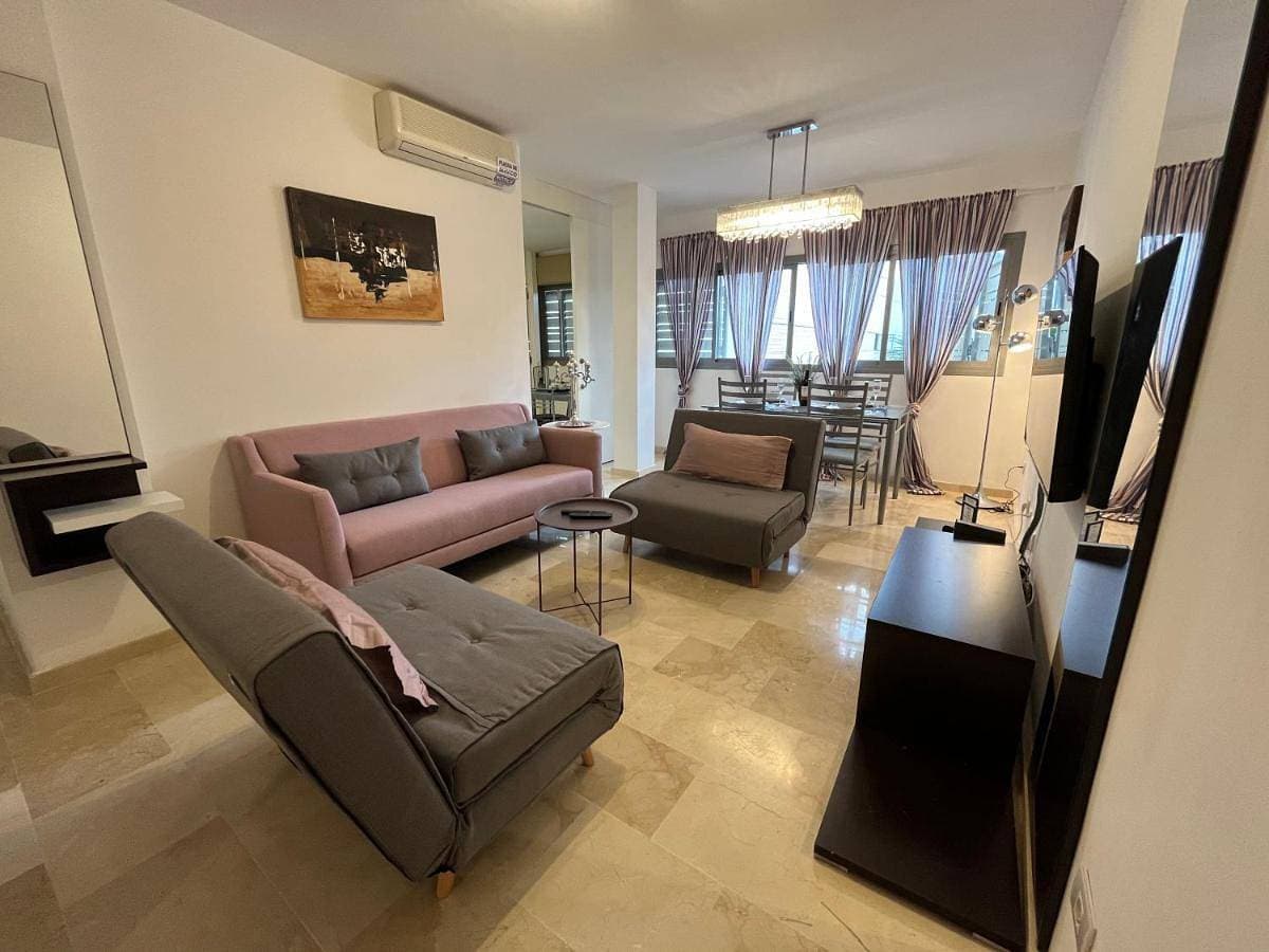 Foto 5 von 43: Two-Bedroom Apartment