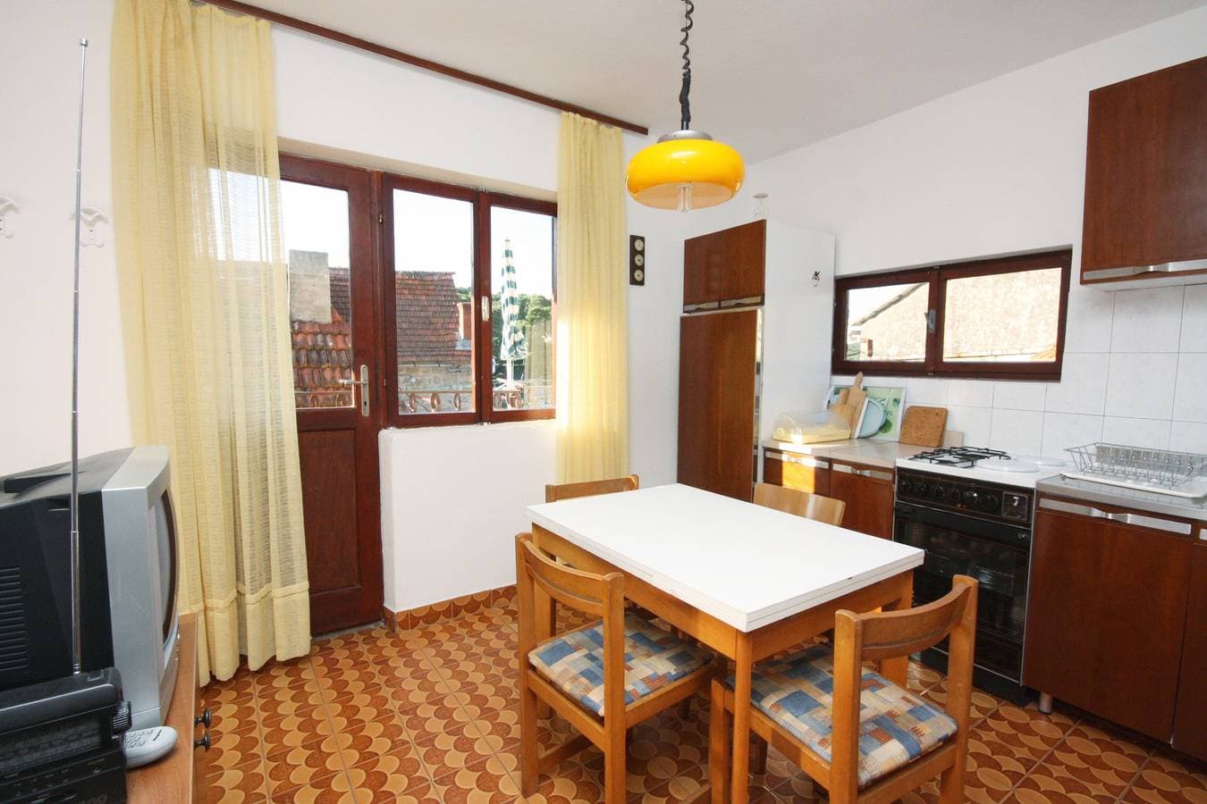 Foto 9 von 17: 2-Zimmer-Ferienwohnung mit Balkon und Meerblick Maslinica, Solta -a
