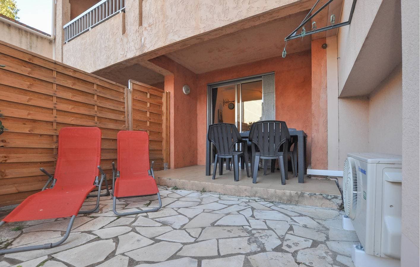 Foto 4 von 16: Gemütliches Apartment in Strandnähe, Parkplatz, AC & Wifi