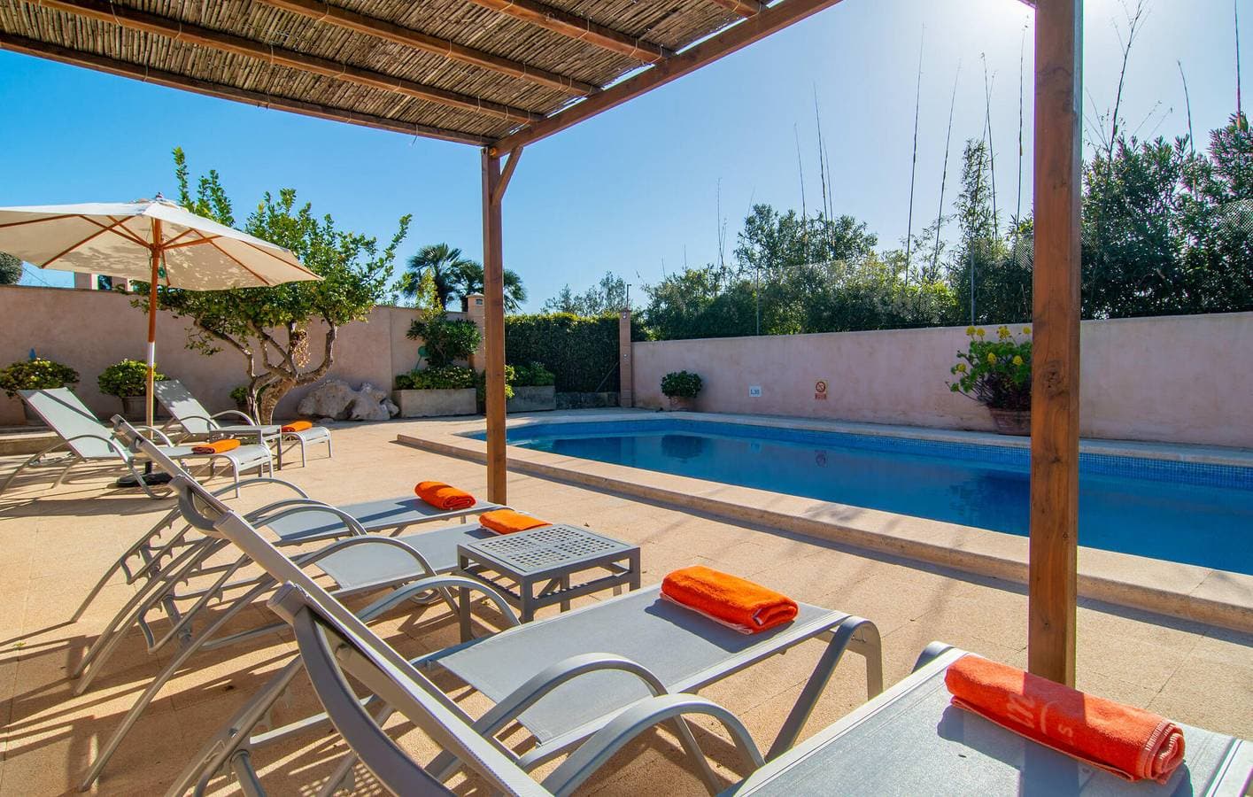 Foto 9 von 34: Gemütliches Apartment am Strand mit Pool und Küche