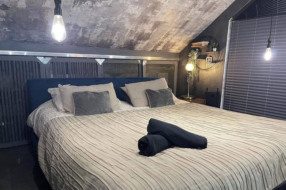 Foto 3 von 30: Artsy Retreat - Sleeps 4, Free Parking & Balcony
