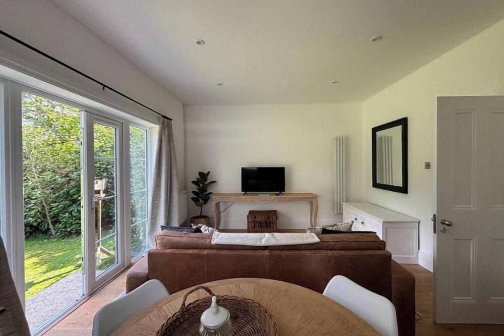 Foto 8 von 16: A Peaceful Countryside Retreat with Private Suite Near Cranleigh