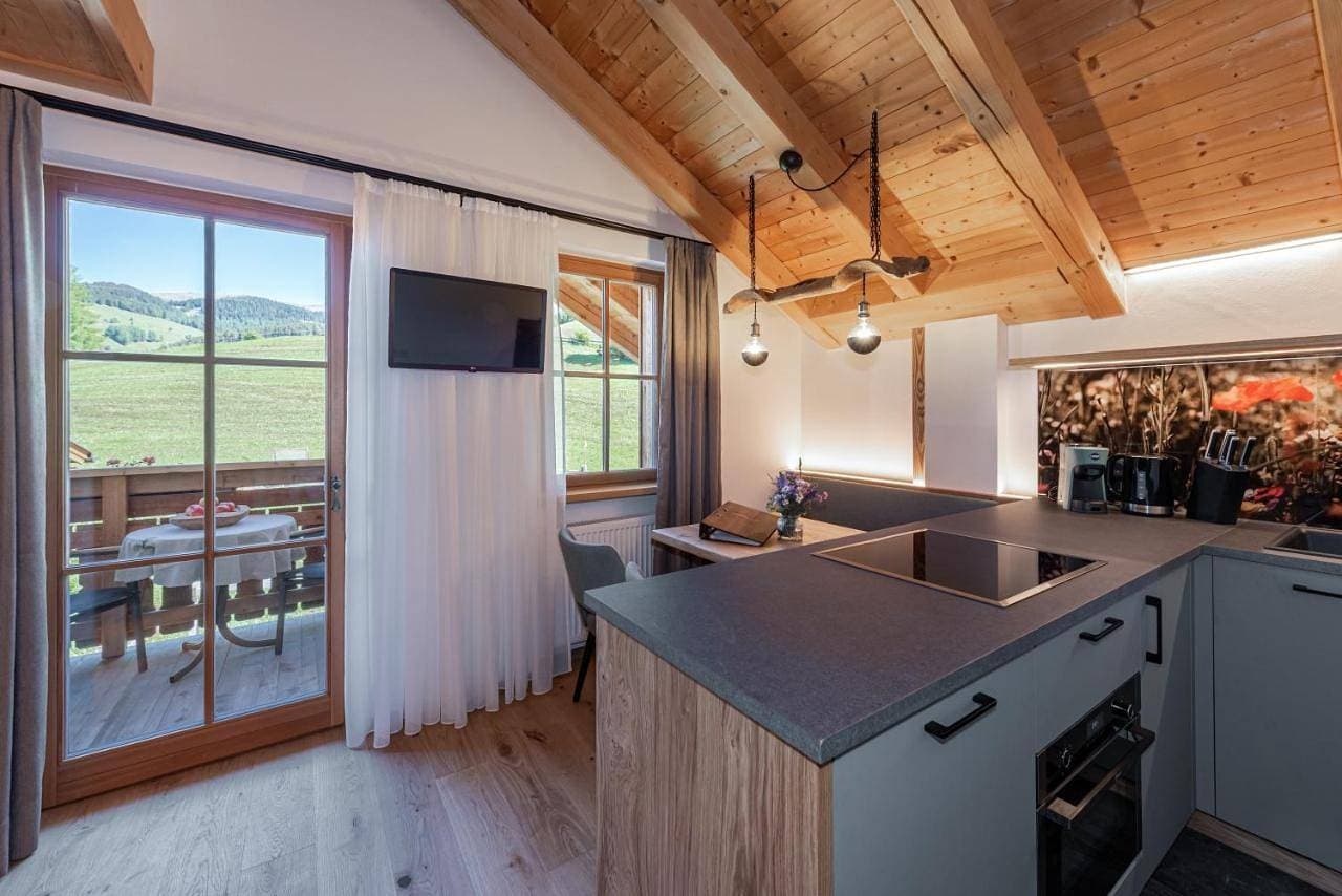 Foto 10 von 19: One-Bedroom Apartment with Balcony and Mountain View