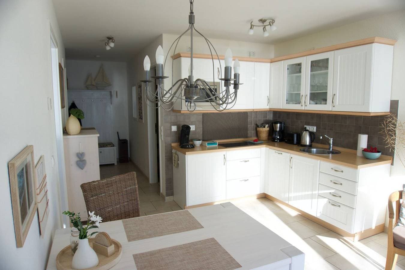 Foto 4 von 9: Großzügige Ferienwohnung mit überdachtem Balkon und Meerblick, direkt am Strand
