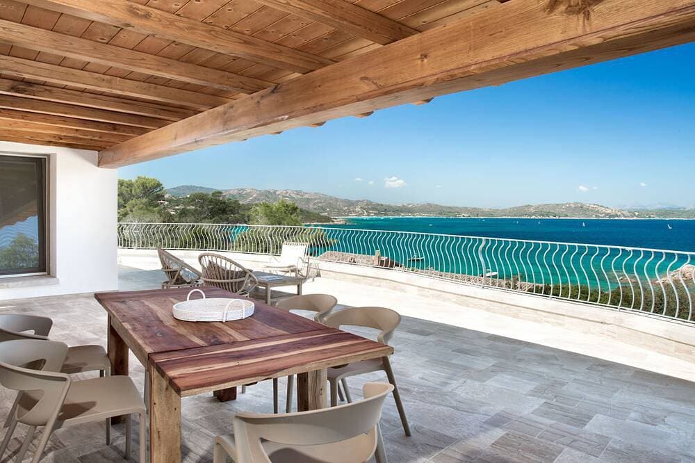 Foto 13 von 17: Villa Astrea Blu, Panoramaterrasse, privater Pool und zwei Schritte vom Strand entfernt