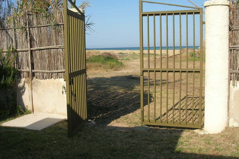 Foto 5 von 30: Chalet mit privatem Pool mit direktem Zugang zum Strand