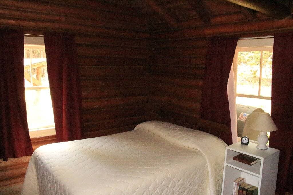 Foto 2 von 25: Haustierfreundlich Vollständig ausgerüstete Hütte mit Blick auf das Wasser in Downeast Maine, 4 Schlafplätze