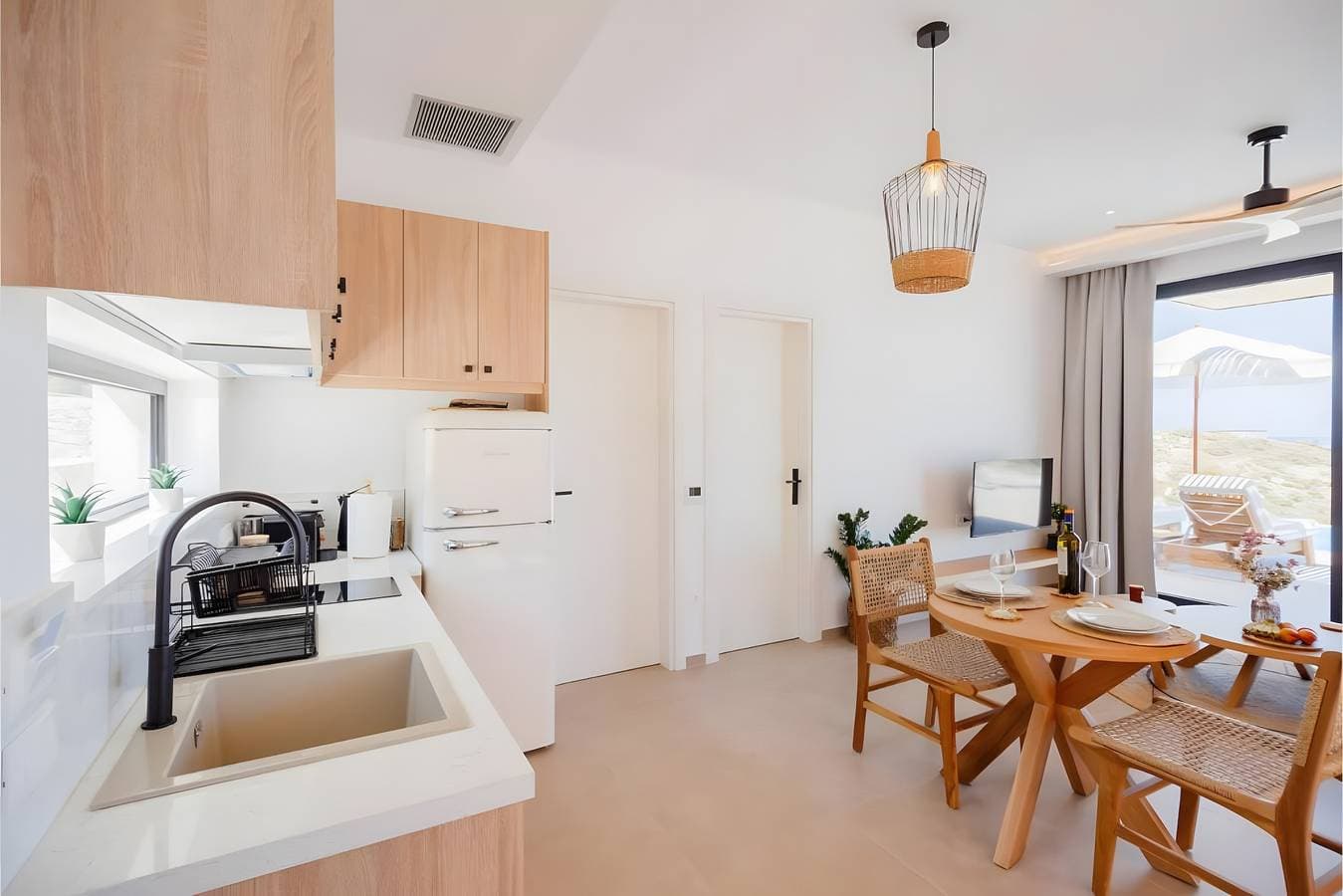Foto 13 von 34: Villa 'Ein-Schlafzimmer für 2' mit Meerblick, Wi-Fi und Klimaanlage