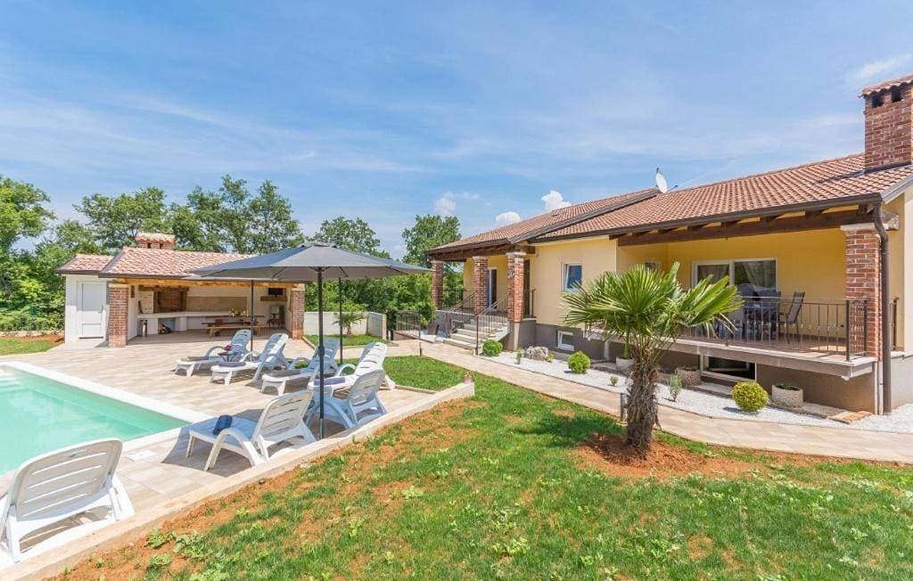 Foto 8 von 36: Villa with Private Pool