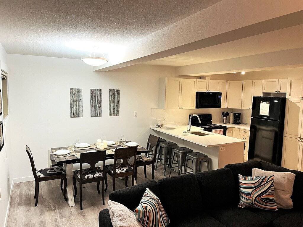 Foto 6 von 13: Renovated 3 bedroom condo, lower village, steps from the gondola and Toby pool.