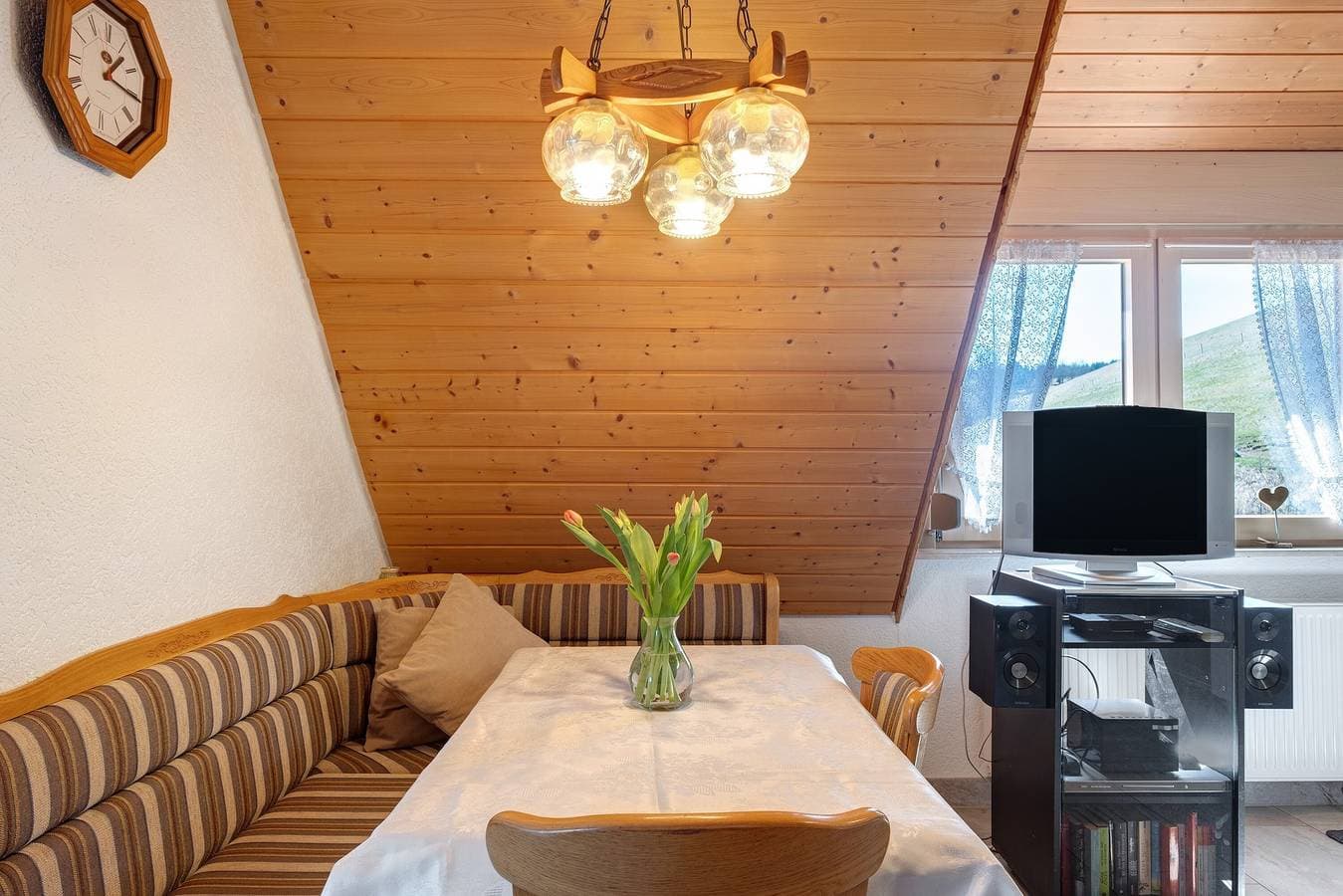 Foto 11 von 35: Ferienwohnung 'Armbruster' mit Gemeinschaftsterrasse, Gemeinschaftsgarten und Wi-Fi