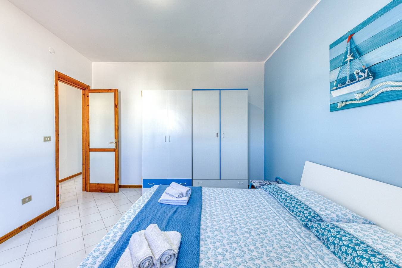 Foto 3 von 19: Ferienhaus 'Casa A Lido Marini' mit Balkon und Klimaanlage