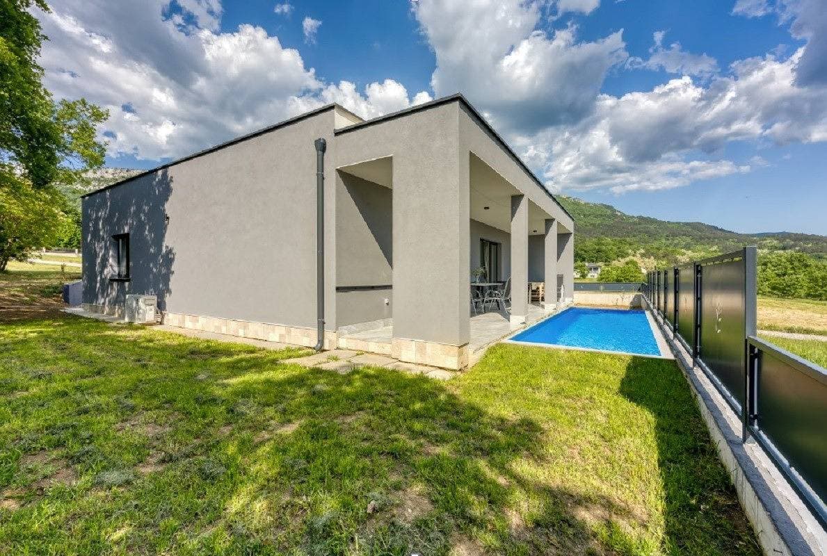 Holiday House Rhapsody with Private Pool 1
