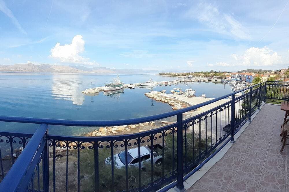 A cosy nest in the sea and sun. Family-sized house, 10 minutes from the beach. 1