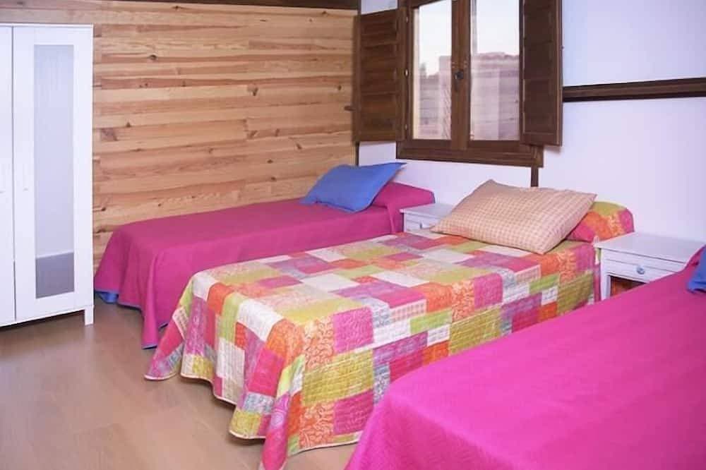 Foto 2 von 21: Holzhaus mit Platz für 12 Personen mit Pool