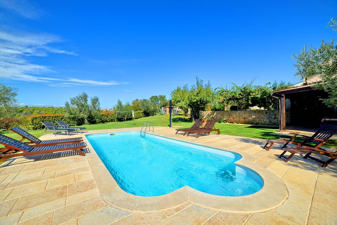 Foto 3 von 26: Ferienwohnung für 4 Personen mit Pool