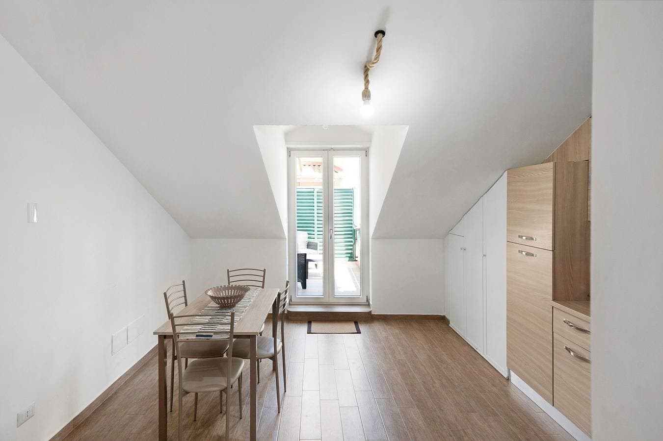 Foto 3 von 21: Ferienwohnung 'Alba' mit Bergblick, Wi-Fi und Klimaanlage