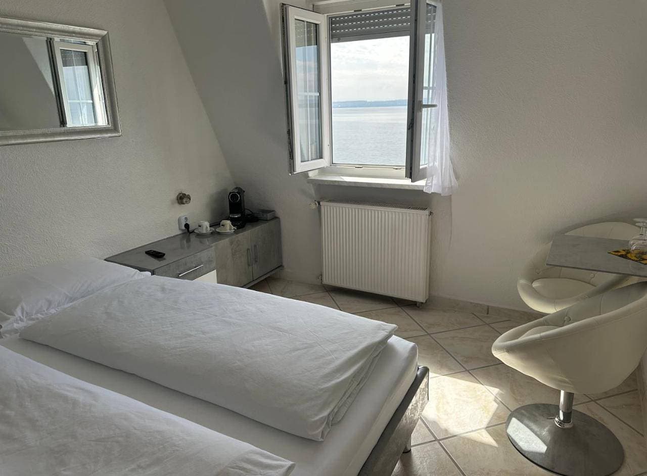 Foto 7 von 9: Double Room with Lake View