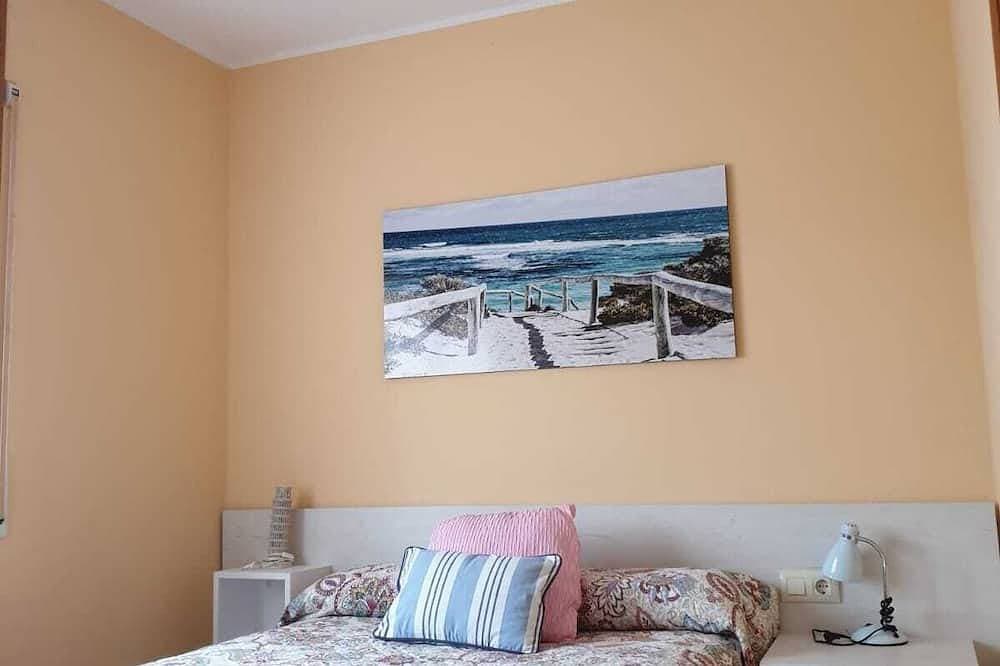 Foto 5 von 30: Chalet With Charm! Spacious law garden, pool with deck and more