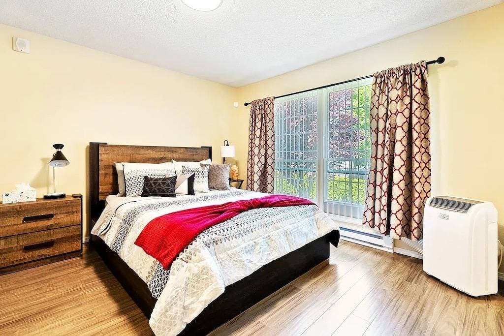 Foto 2 von 28: Perfect Private Getaway in Seattle's Southside!