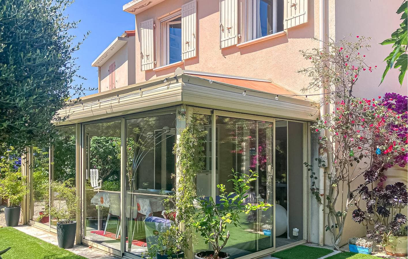 Reizende 2-Zimmer-Wohnung mit Pool, Terrasse und 1,5 km zum Strand 1