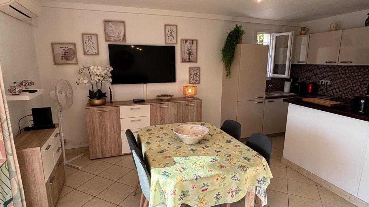 Foto 2 von 12: Apartment with Sea View