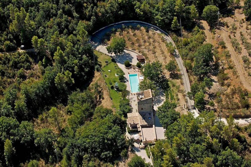 Foto 9 von 23: Wunderschöne Loft mit hohen Decken, Holzinterieur und Panoramaterrasse, Pool