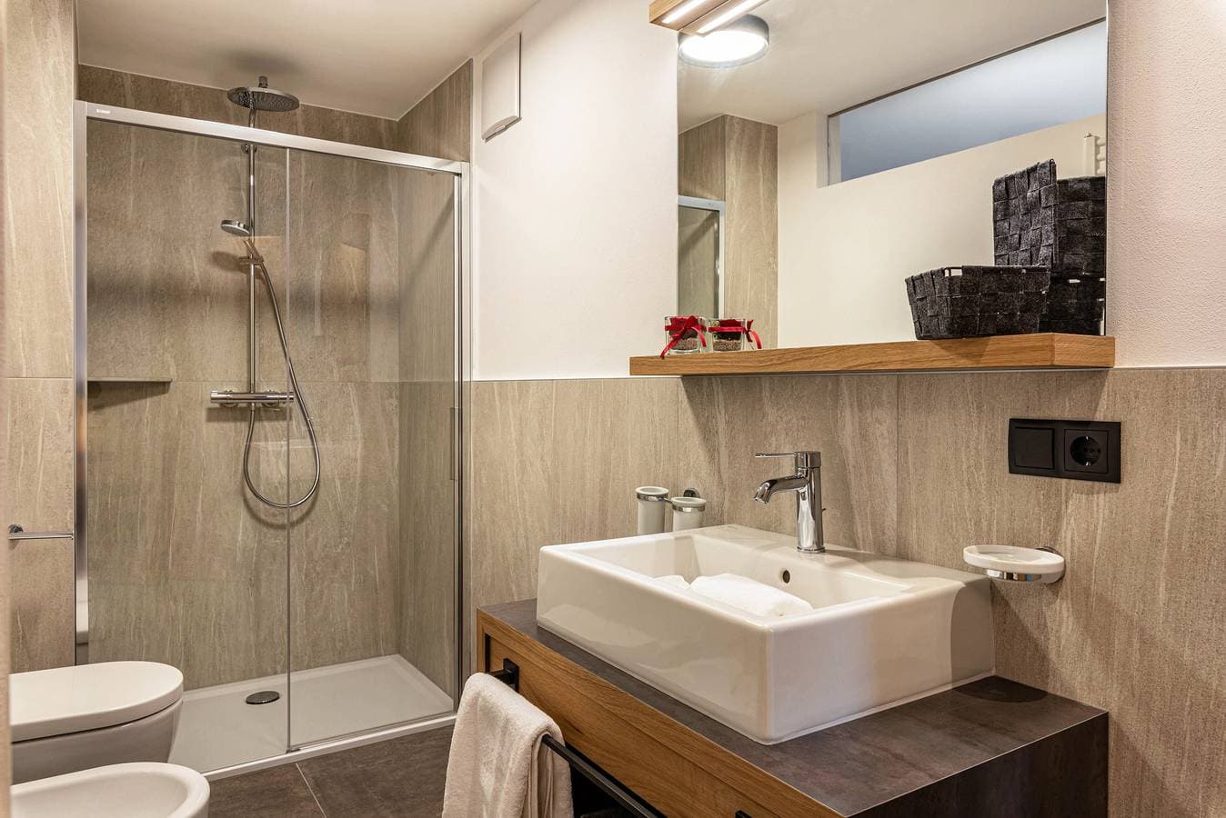 Foto 7 von 34: Ferienwohnung "Planerhof Apartment Alpenrose" mit Bergblick, Gemeinschaftsterrasse und WLAN