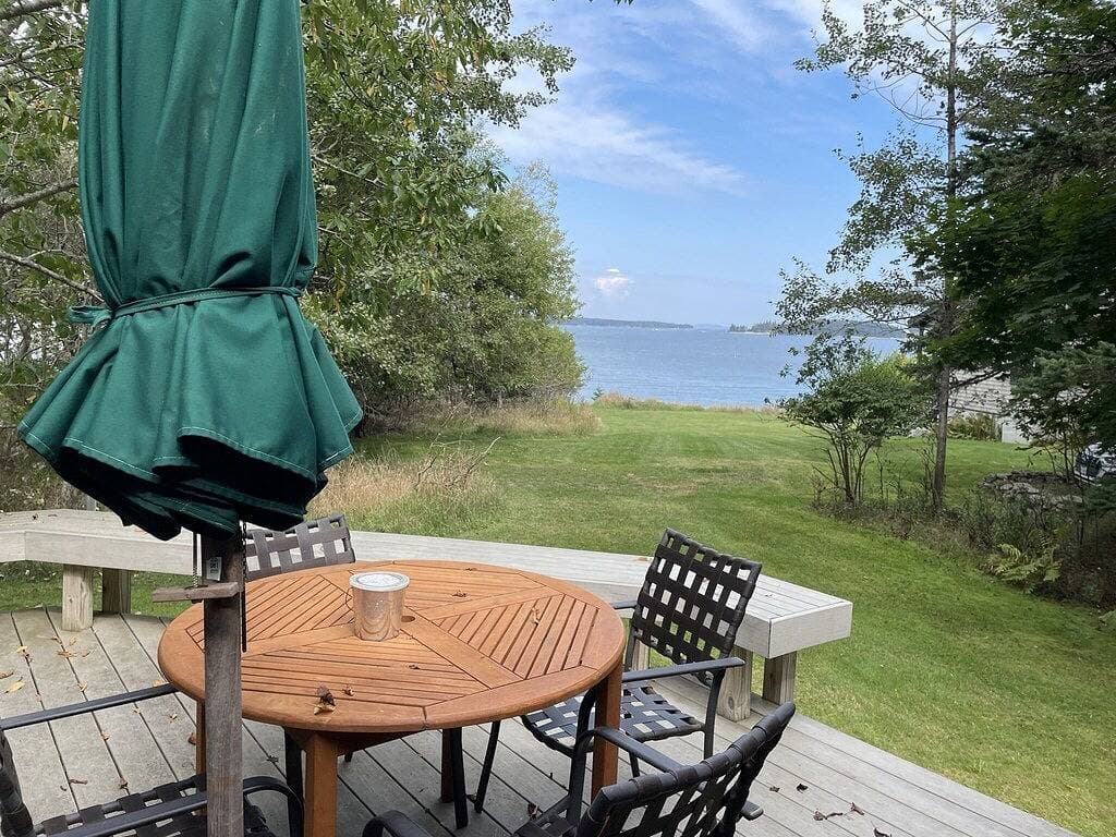 Foto 6 von 13: Charmant, 2Br Oceanfront Cottage mit herrlichem Ausblick. Neu eingerichtet.