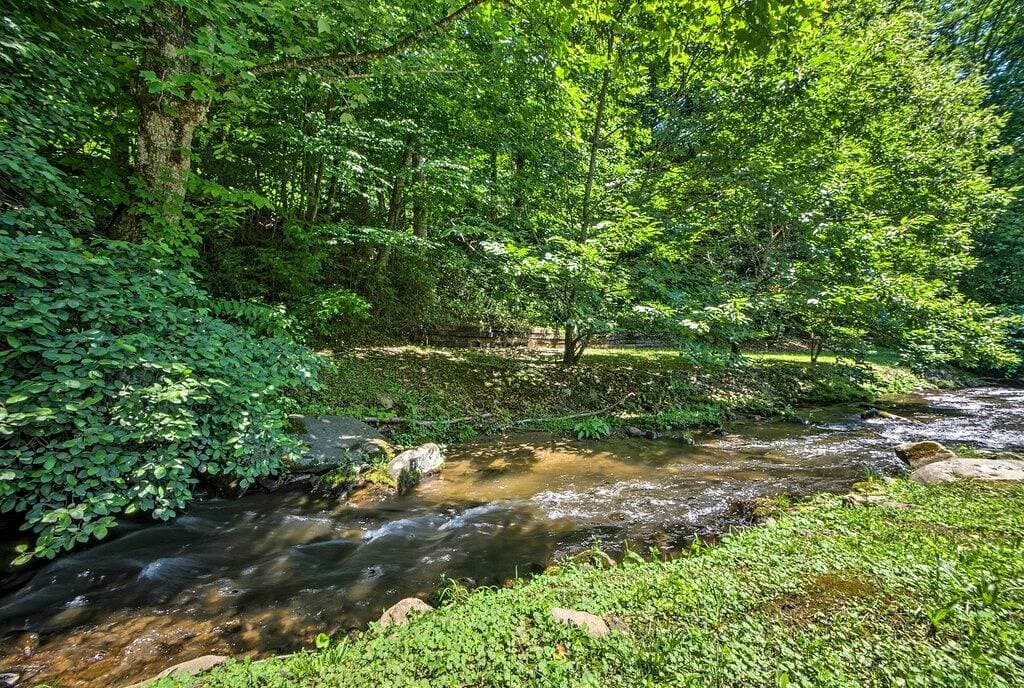 Foto 6 von 24: Bryson City Cabin w / Hot Tub & Deck - auf mehr als 2 Acres!