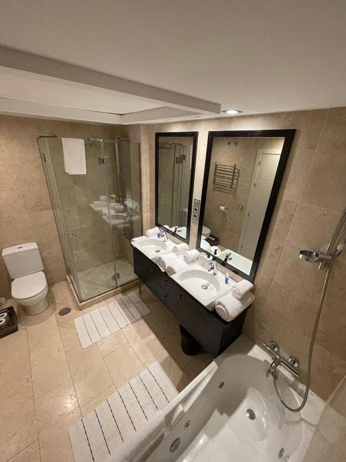 Foto 4 von 31: Two-Bedroom Apartment